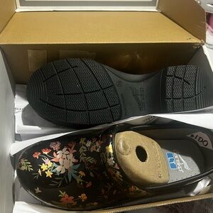 Dansko LT Pro Patent Blossom